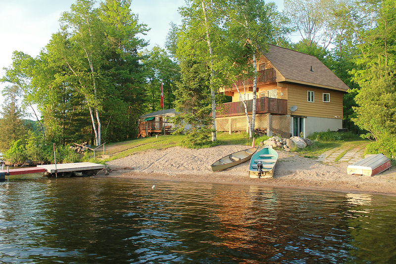 Lakeside Beach Haven On Cordova Lake Kawartha Cottage Vacations